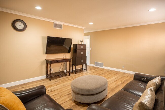 Foto del edificio - Beautiful  Furnished Single-Story Home in Walnut Valley Unified School District