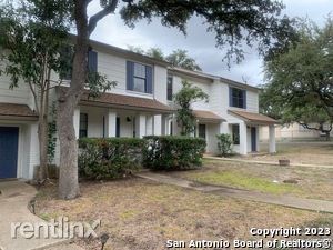 Building Photo - 2 br, 1.5 bath Townhome - 309 W Highland Dr