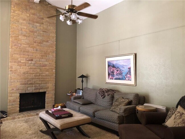 Foto del edificio - 4003 Ridgeline Dr