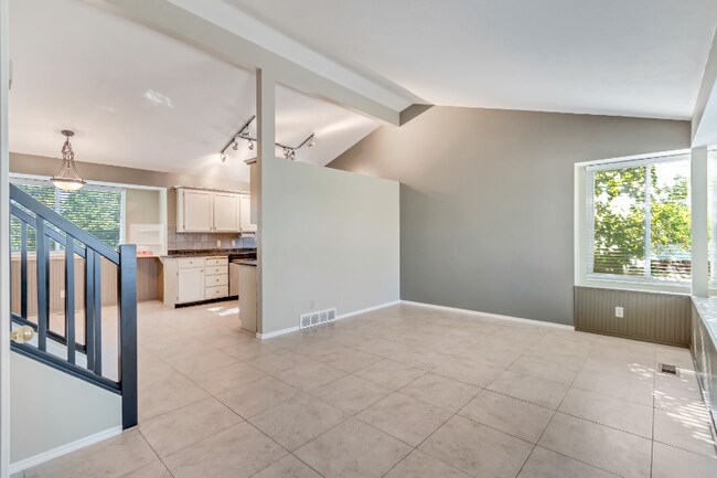 Foto del edificio - 582 Meadow Hill Dr