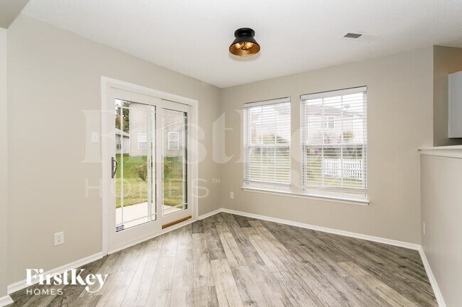 Foto del edificio - 6909 Maywood Cir