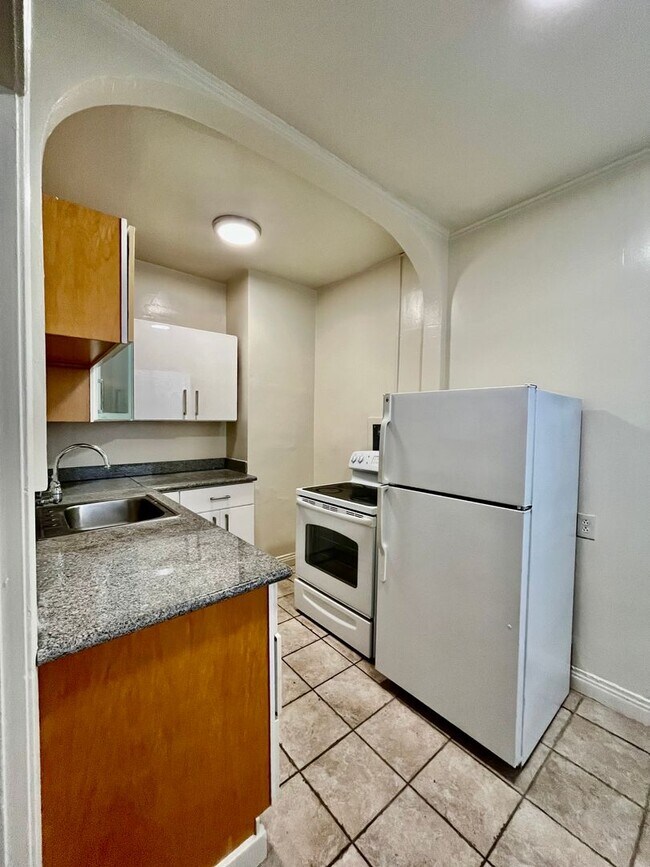 Interior Photo - 3201 Beaumont Ave.