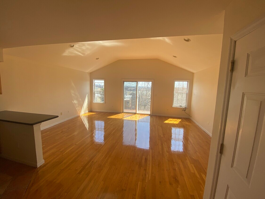 Primary Photo - 270 Arlington Ave