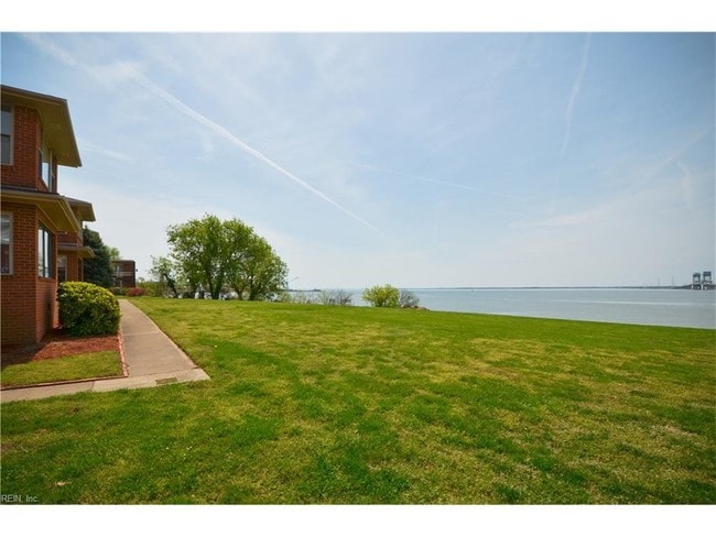 Building Photo - Bridgeview Manor