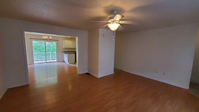 Building Photo - 242 Donna Ave