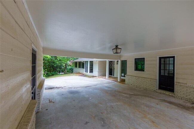 Building Photo - 7330 Hunters Branch Dr NE