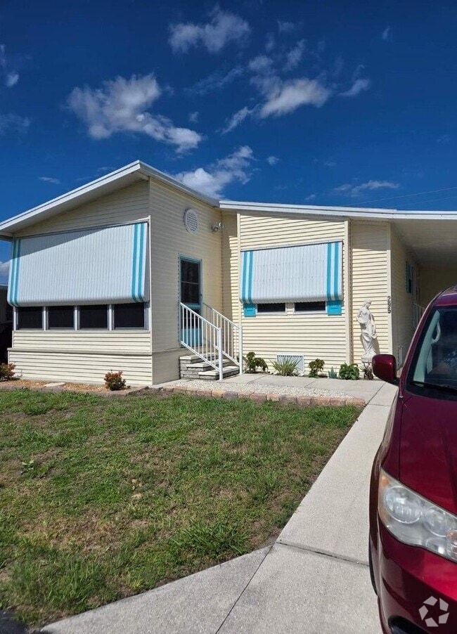 Building Photo - 295 Jacaranda Cir