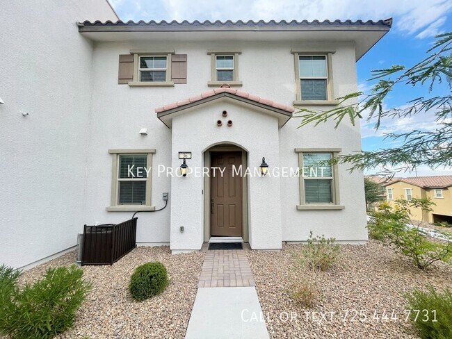 Foto del edificio - FULL STRIP VIEWS FROM THIS 3 BEDROOM SUMME...
