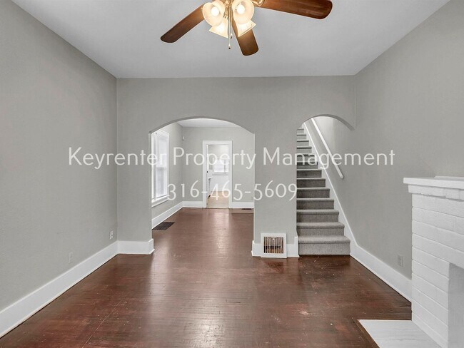 Foto del edificio - Charming 2 bedroom 1 bath Craftsman Duplex