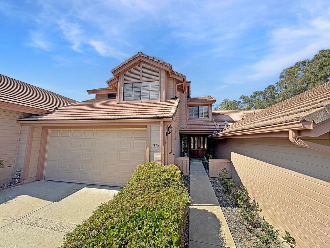 Primary Photo - Great 2B/2.5BA Home with a Loft in Escondido!