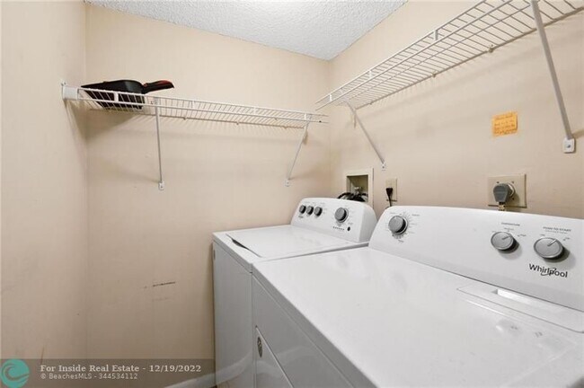 Foto del edificio - 9855 Westview Dr