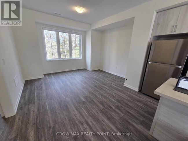 Building Photo - 7 Kingbird Cmn