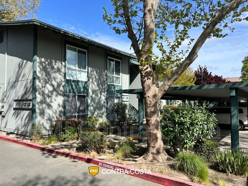 Primary Photo - 1036 Oak Grove Rd