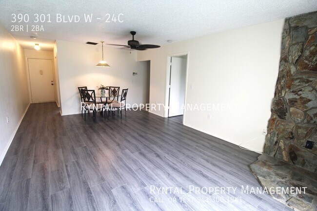 Foto del edificio - 2 Bedroom 2 Bath Lakefront Villa in 55+ Co...