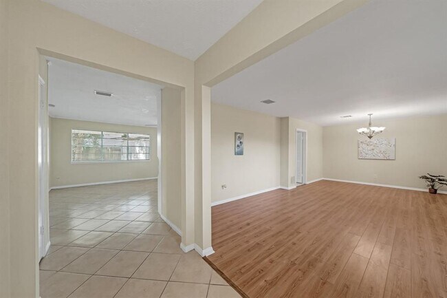 Foto del edificio - 9039 Sandstone Rd