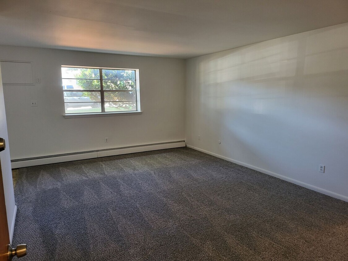 Foto principal - 933 W Main St
