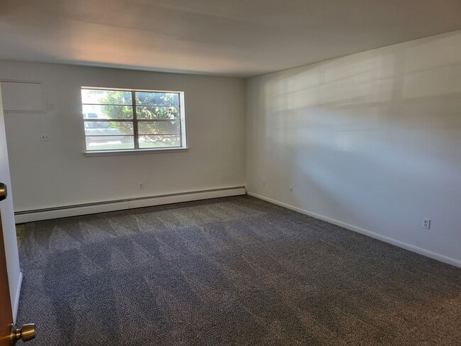 Photo - 933 W Main St Apartment