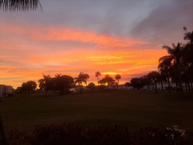 Foto del edificio - 2475 W Golf Blvd