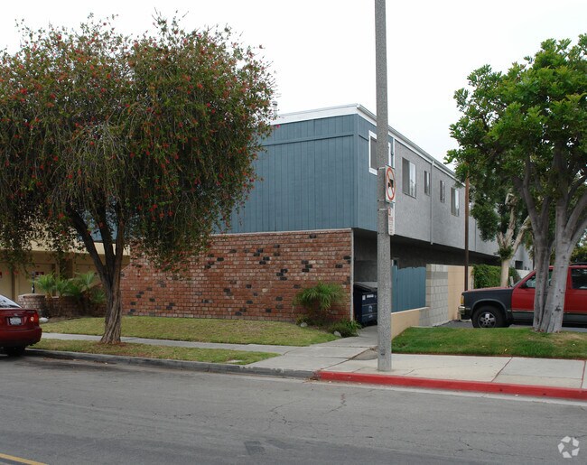 Building Photo - 7941 Stark St
