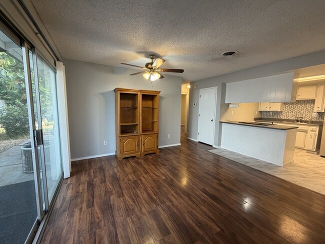 Building Photo - 1381 Hobart Dr