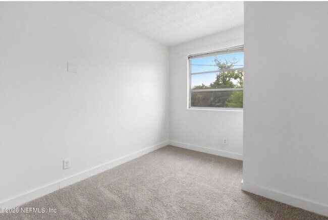 Building Photo - 1161 W 5th St