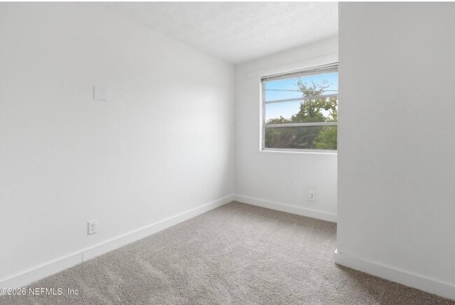 Foto del edificio - 1161 W 5th St