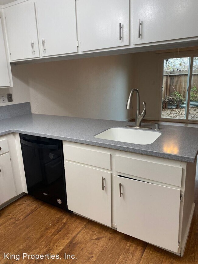 Foto del edificio - 3 br, 2.5 bath House - 3401 Bermuda Avenue...