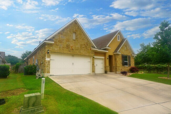 Foto del edificio - Executive-Style Home Now Available in Cros...