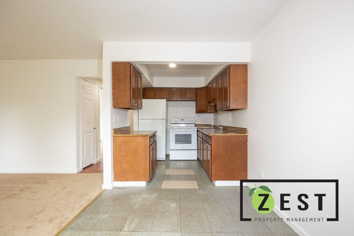 Foto principal - 16217 Greenfield Rd