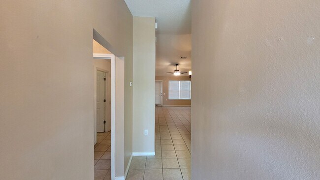 Foto del edificio - 2 bedroom 1 bath townhouse available for r...