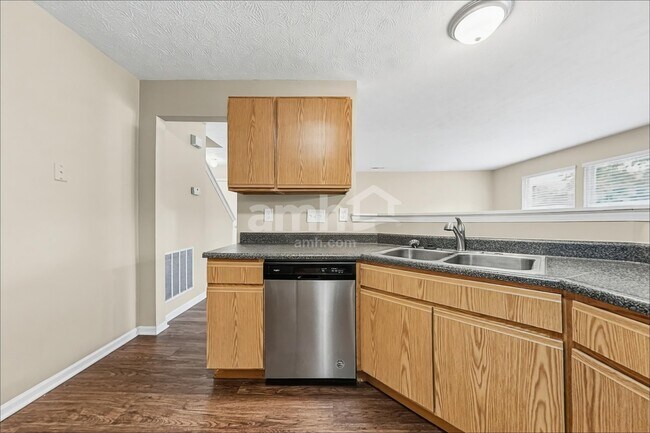 Foto del edificio - 220 Hartford Ct