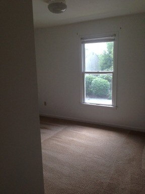 Building Photo - 275 Hemlock Ct