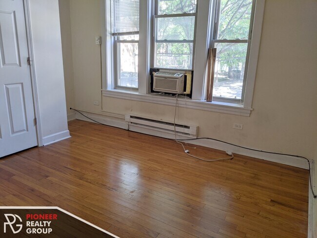 Building Photo - 2855 N Richmond St