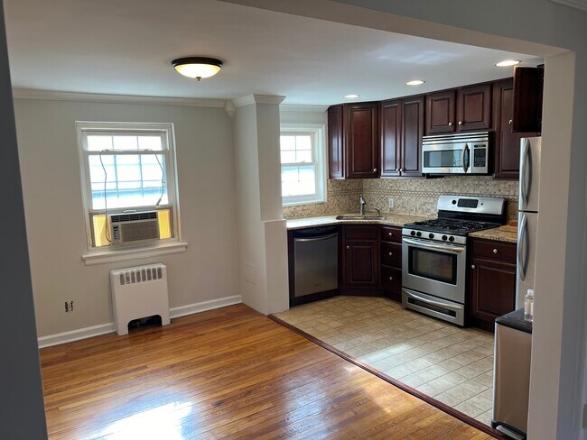 kitchen/dining room - 100 Huguenot Ave