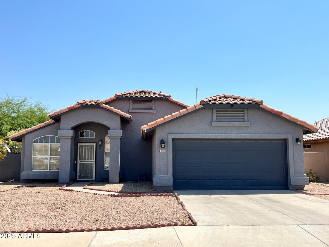 Foto principal - 1913 N 124th Dr