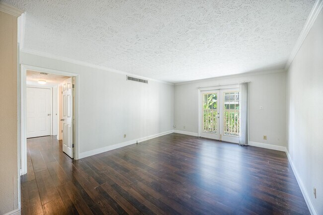 Foto del edificio - Beautiful 2bed/ 2 bath Condo For Rent at S...