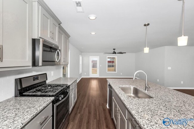 Building Photo - 213 Shubert Dr