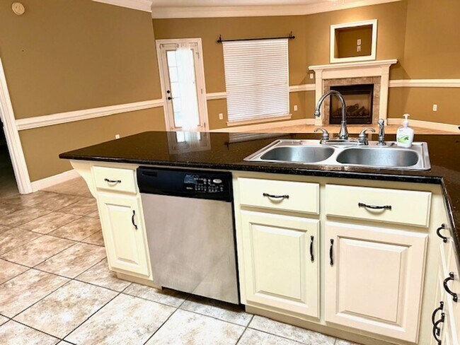 Foto del edificio - 5544 Fairfield Pl