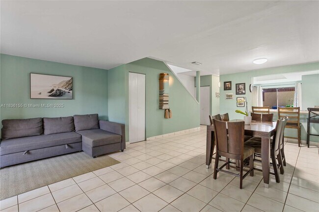 Foto del edificio - 4713 N Pine Island Rd