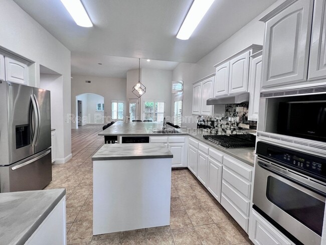 Building Photo - 1030 E Royal Dornoch Ave
