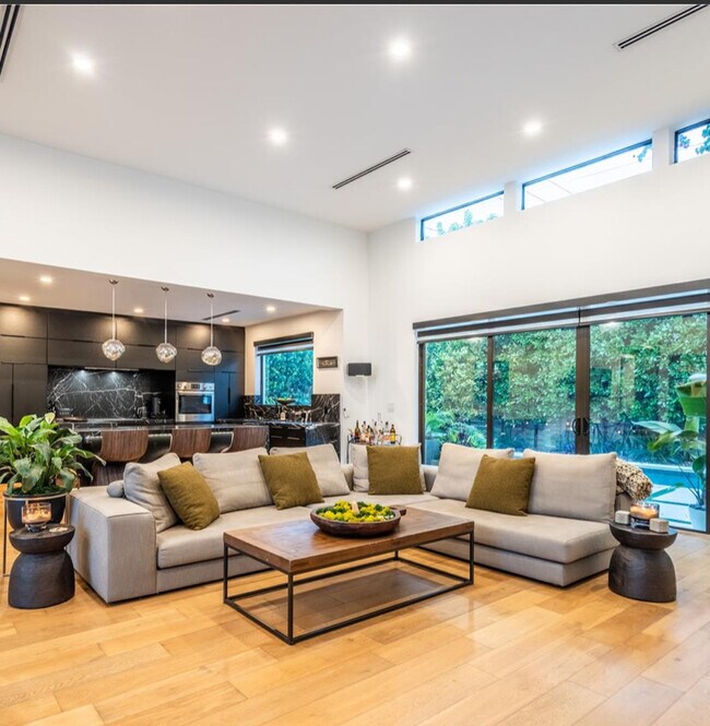 Building Photo - 100 NW 48th St