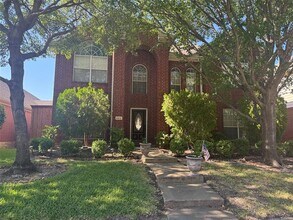 Building Photo - 442 Trinity Dr