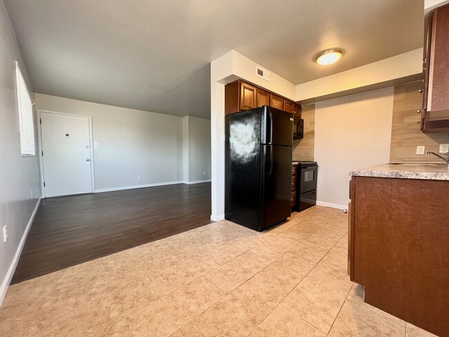 Building Photo - 1545 Leeshores Ln
