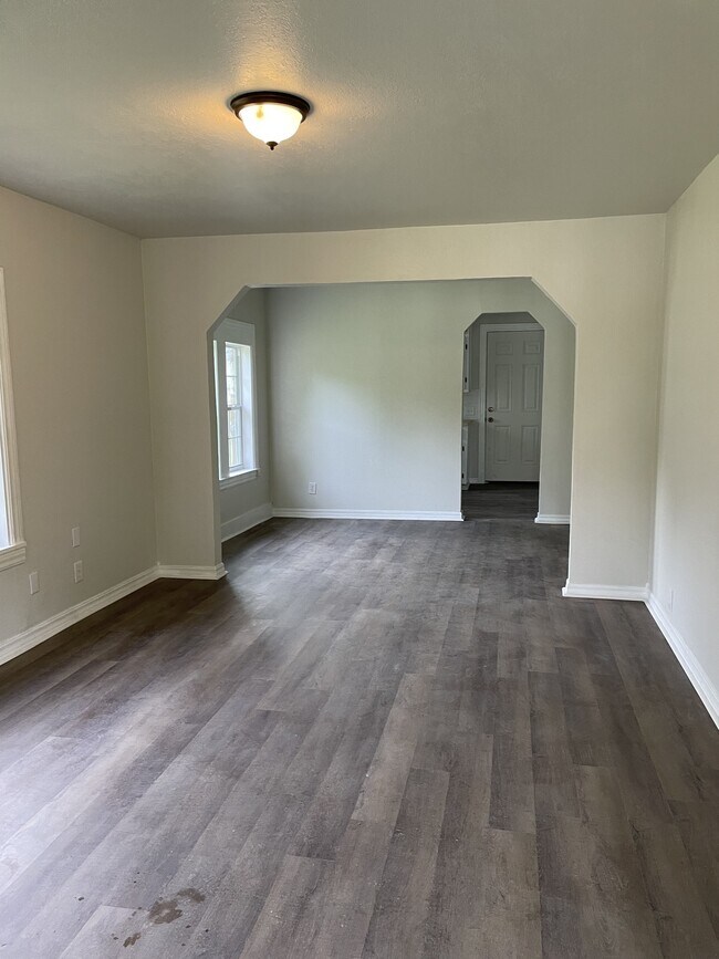 Foto del edificio - 1009 E 6th St