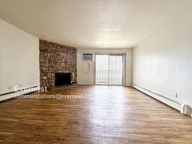 Foto del edificio - 10150 E Virginia Ave