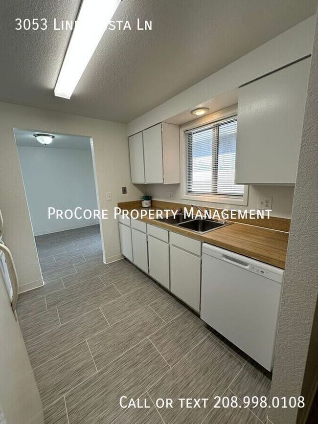 Foto del edificio - 2 bedroom, 1 car garage, covered back pati...