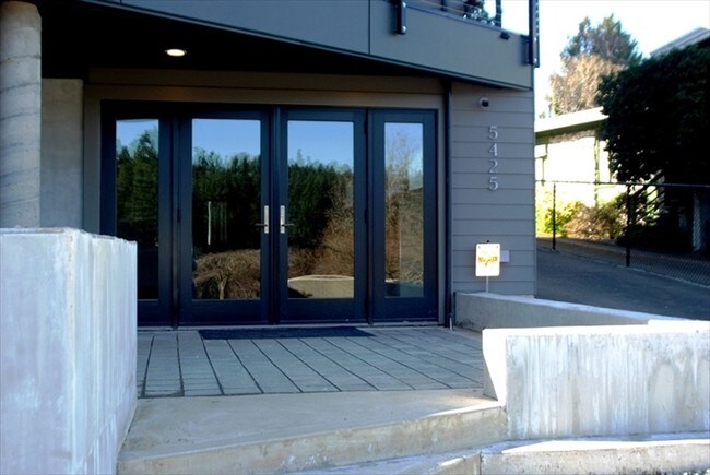 Foto del edificio - 5425 Lake Washington Blvd S