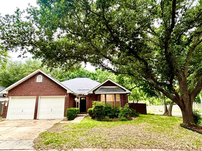 Building Photo - **PENDING APPLICATION** MUST SEE!! Gorgeou...