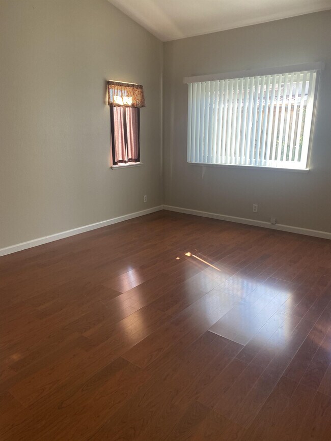 Foto del edificio - 236 Fuller Ln