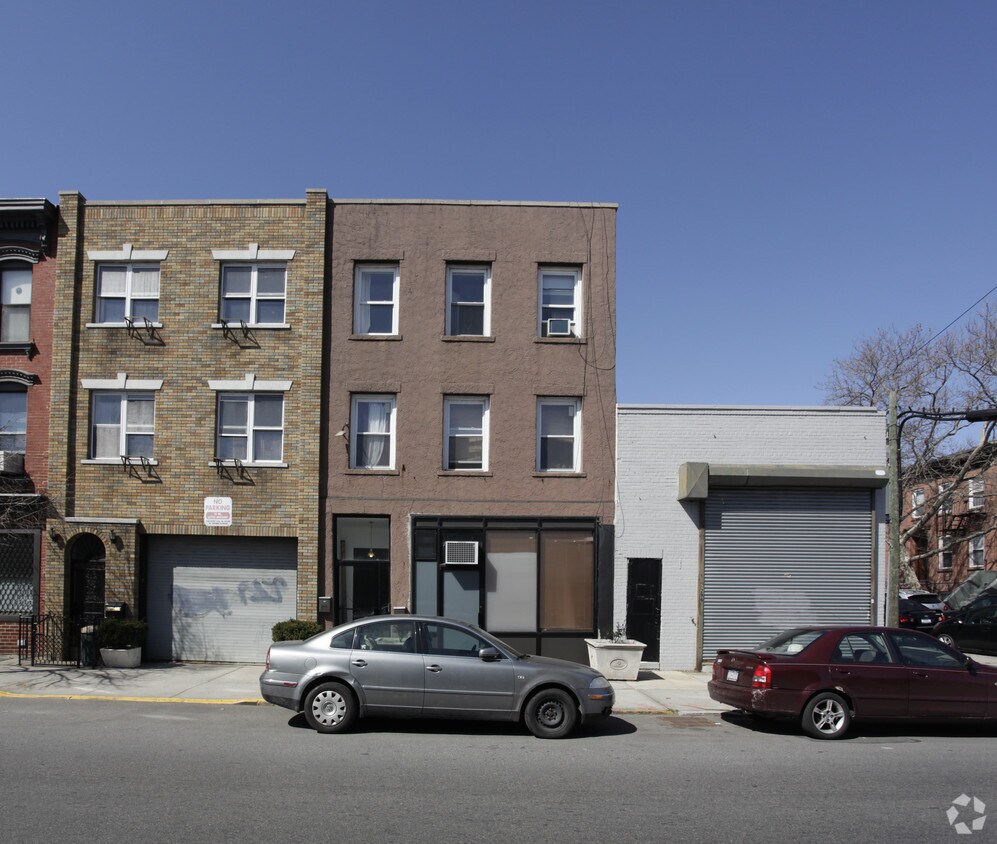 Building Photo - 298 Bond St